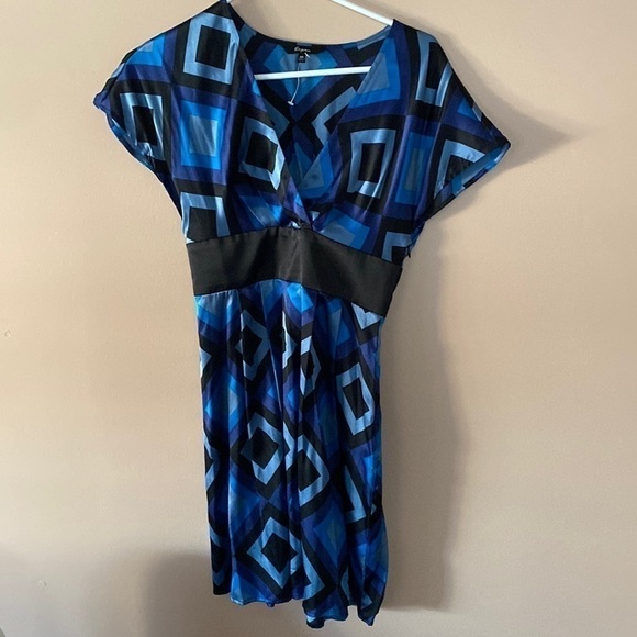 Express dress - Picture 1 of 4